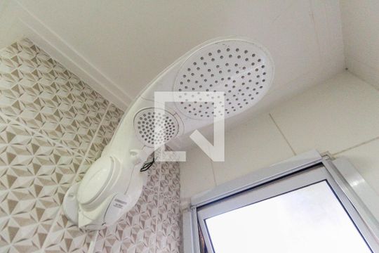 Banheiro de kitnet/studio para alugar com 1 quarto, 28m² em Vila Campanela, São Paulo