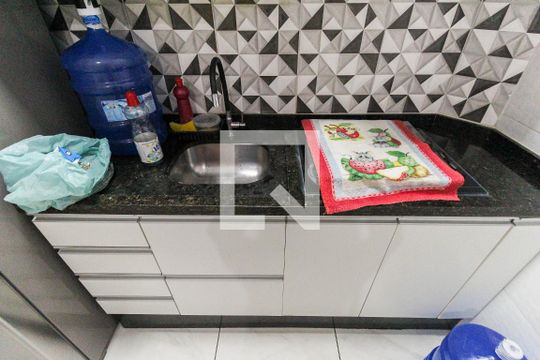 Sala - Cozinha de kitnet/studio para alugar com 1 quarto, 28m² em Vila Campanela, São Paulo