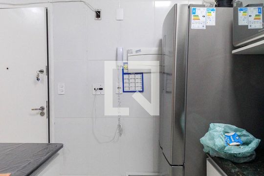 Sala - Cozinha de kitnet/studio para alugar com 1 quarto, 28m² em Vila Campanela, São Paulo