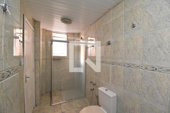 Banheiro da Suíte de apartamento para alugar com 3 quartos, 161m² em Centro, Curitiba