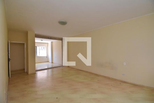 Suíte de apartamento para alugar com 3 quartos, 161m² em Centro, Curitiba