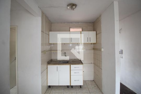 Sala/Cozinha de apartamento à venda com 2 quartos, 42m² em Rubem Berta, Porto Alegre