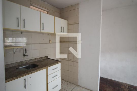 Sala/Cozinha de apartamento à venda com 2 quartos, 42m² em Rubem Berta, Porto Alegre
