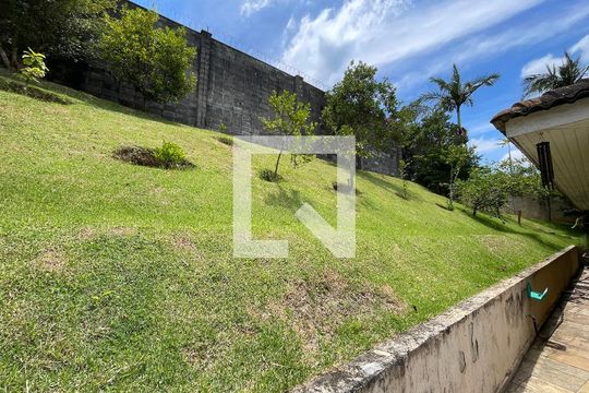 Quintal de casa de condomínio para alugar com 4 quartos, 505m² em Jardim Passargada I, Cotia
