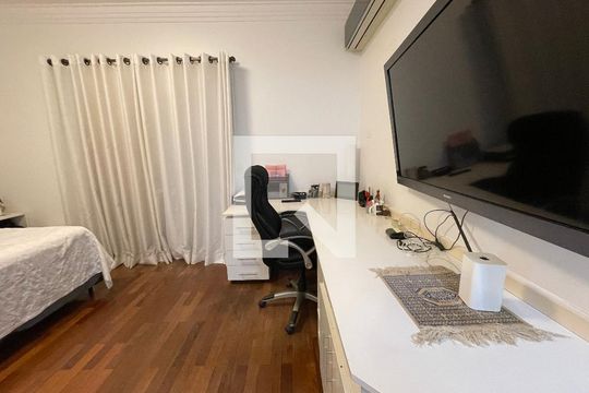Suíte 1 de casa de condomínio para alugar com 4 quartos, 505m² em Jardim Passargada I, Cotia
