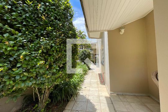 Quintal de casa de condomínio para alugar com 4 quartos, 505m² em Jardim Passargada I, Cotia