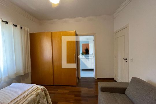 Suíte 1 de casa de condomínio para alugar com 4 quartos, 505m² em Jardim Passargada I, Cotia