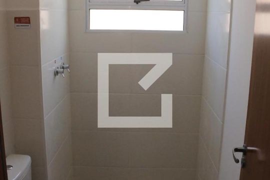 Banheiro de apartamento para alugar com 2 quartos, 42m² em Jardim Alvorada, Nova Iguaçu