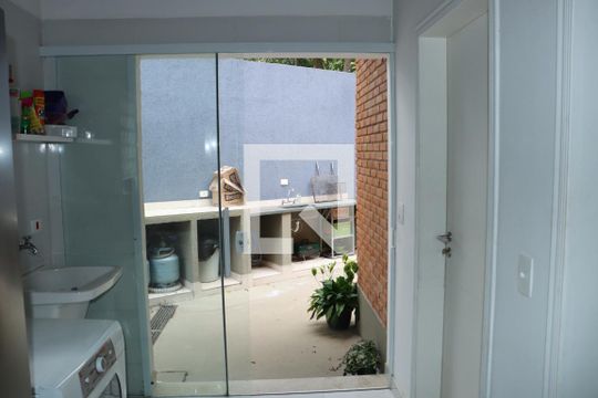 Casa para alugar com 4 quartos, 250m² em Chácaras Ana Lúcia, Embu das Artes