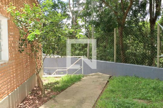 Casa para alugar com 4 quartos, 250m² em Chácaras Ana Lúcia, Embu das Artes