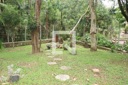 Casa para alugar com 4 quartos, 250m² em Chácaras Ana Lúcia, Embu das Artes
