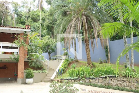 Casa para alugar com 4 quartos, 250m² em Chácaras Ana Lúcia, Embu das Artes