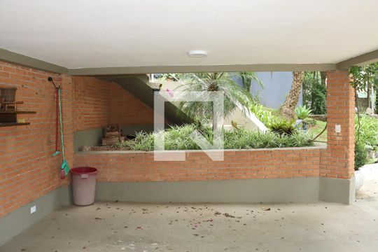 Casa para alugar com 4 quartos, 250m² em Chácaras Ana Lúcia, Embu das Artes