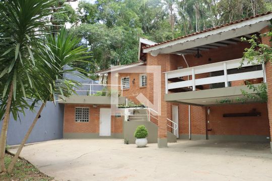 Casa para alugar com 4 quartos, 250m² em Chácaras Ana Lúcia, Embu das Artes