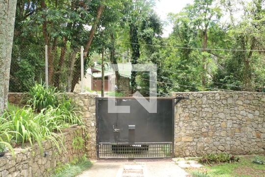 Casa para alugar com 4 quartos, 250m² em Chácaras Ana Lúcia, Embu das Artes