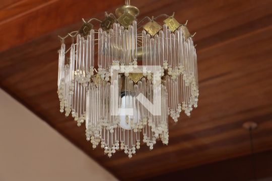 Casa para alugar com 4 quartos, 250m² em Chácaras Ana Lúcia, Embu das Artes