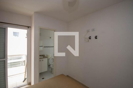 Suíte 1 de casa para alugar com 2 quartos, 65m² em Vila Irmaos Arnoni, São Paulo