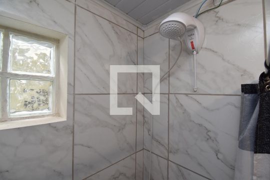 Banheiro de kitnet/studio para alugar com 1 quarto, 30m² em Cajuru, Curitiba
