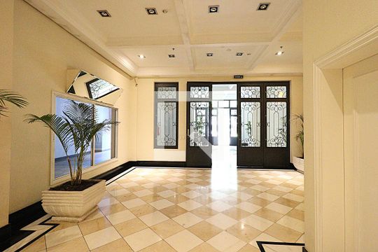 Área comum - Hall de Entrada de apartamento para alugar com 1 quarto, 97m² em Moinhos de Vento, Porto Alegre