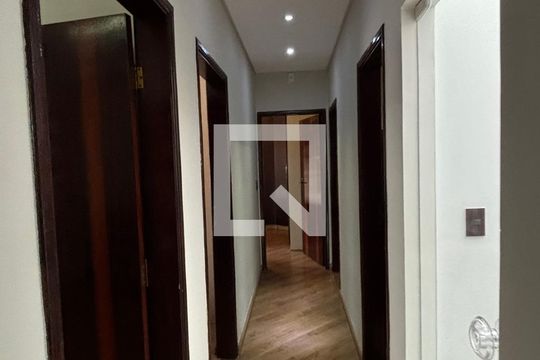 Banheiro Corredor de casa à venda com 3 quartos, 350m² em Parque das Nações, Santo André