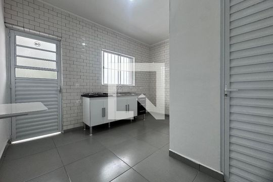Sala/Cozinha de apartamento para alugar com 1 quarto, 22m² em Portal dos Gramados, Guarulhos
