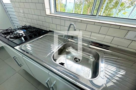 Sala/Cozinha de apartamento para alugar com 1 quarto, 22m² em Portal dos Gramados, Guarulhos
