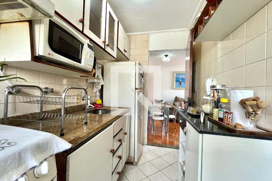 Cozinha de apartamento à venda com 2 quartos, 70m² em Vila Guarani, São Paulo