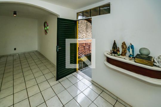 Casa à venda com 3 quartos, 220m² em Serrano, Belo Horizonte