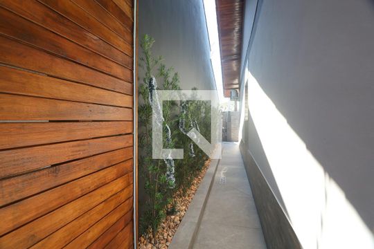 Corredor de casa à venda com 3 quartos, 200m² em Harmonia, Canoas