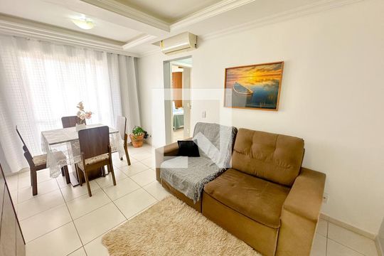 Sala de TV de apartamento para alugar com 2 quartos, 66m² em Canasvieiras, Florianópolis