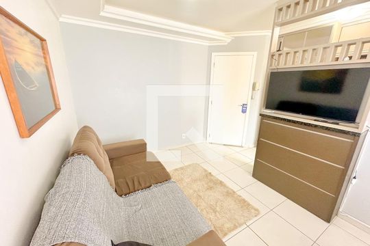 Sala de TV de apartamento para alugar com 2 quartos, 66m² em Canasvieiras, Florianópolis
