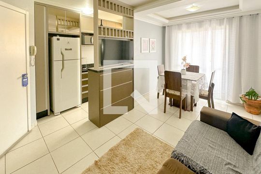 Sala de TV de apartamento para alugar com 2 quartos, 66m² em Canasvieiras, Florianópolis