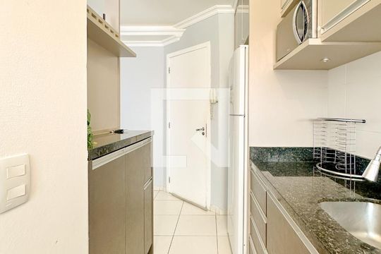 Cozinha de apartamento para alugar com 2 quartos, 66m² em Canasvieiras, Florianópolis
