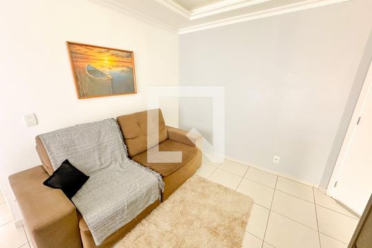 Sala de TV de apartamento para alugar com 2 quartos, 66m² em Canasvieiras, Florianópolis
