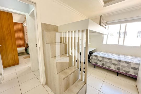 Quarto 1 de apartamento para alugar com 2 quartos, 66m² em Canasvieiras, Florianópolis
