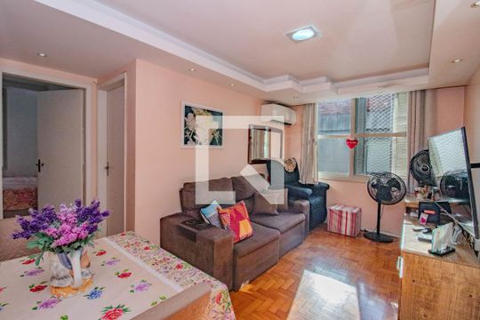 Sala de apartamento para alugar com 2 quartos, 57m² em Vila Ipiranga, Porto Alegre