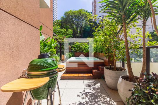 Quintal/Garden de apartamento à venda com 2 quartos, 122m² em Vila Madalena, São Paulo