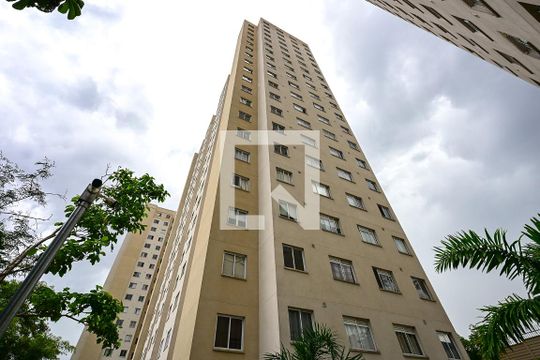Fachada de apartamento para alugar com 2 quartos, 33m² em Jardim Celeste, São Paulo