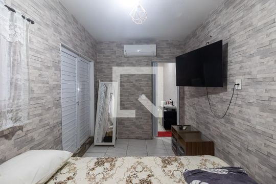 Casa para alugar com 5 quartos, 175m² em Jardim Samambaia, Praia Grande