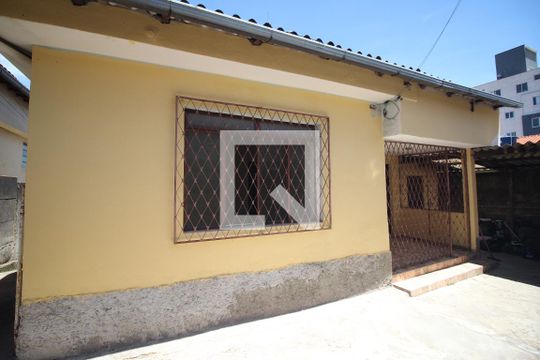 Quintal de casa à venda com 2 quartos, 360m² em Novo Riacho, Contagem