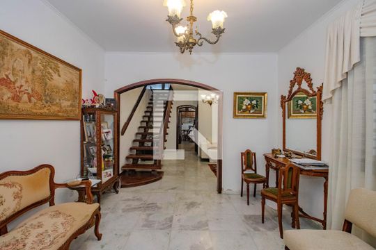 Casa para alugar com 4 quartos, 240m² em Santa Cecília, Porto Alegre