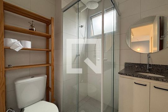 Banheiro social de apartamento para alugar com 2 quartos, 39m² em Vila Buarque, São Paulo