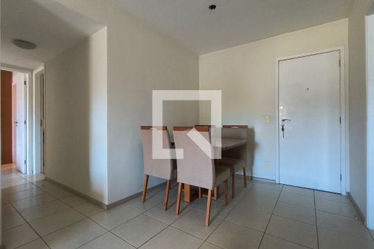 Sala de apartamento para alugar com 2 quartos, 68m² em Taquara, Rio de Janeiro