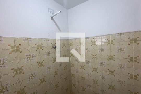Banheiro de kitnet/studio para alugar com 1 quarto, 28m² em Jardim Rosa de Franca, Guarulhos