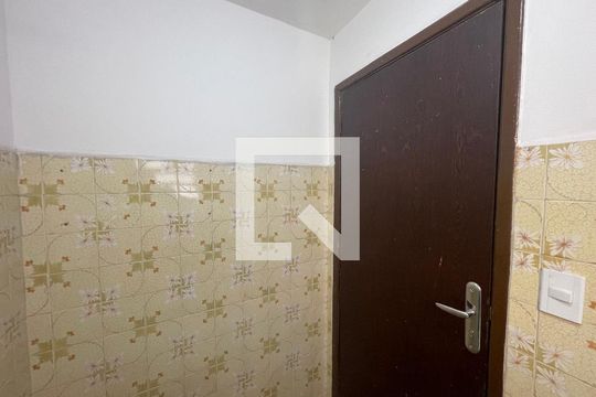 Banheiro de kitnet/studio para alugar com 1 quarto, 28m² em Jardim Rosa de Franca, Guarulhos