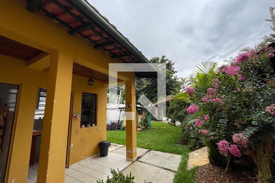 Fachada de casa de condomínio para alugar com 4 quartos, 581m² em Chácara Represinha, Cotia
