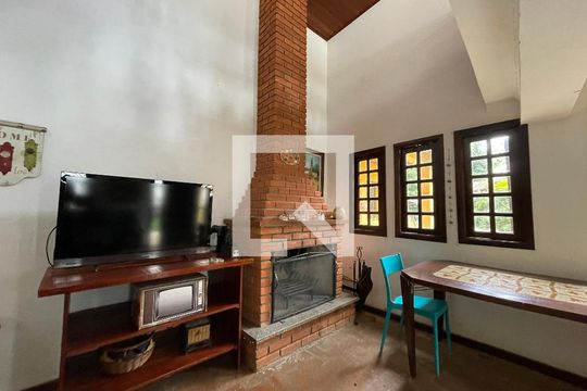Sala de casa de condomínio para alugar com 4 quartos, 581m² em Chácara Represinha, Cotia