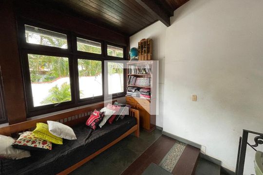 Sala de casa de condomínio para alugar com 4 quartos, 581m² em Chácara Represinha, Cotia