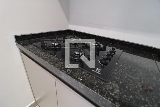 Cozinha de apartamento para alugar com 1 quarto, 43m² em Granja Marileusa, Uberlândia