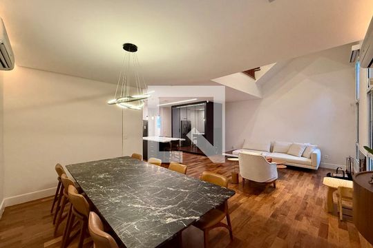 Sala de casa de condomínio à venda com 4 quartos, 350m² em Santo Amaro, São Paulo
